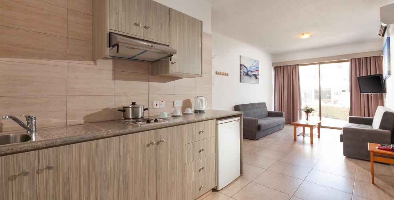 Penelope Beach Hotel Apts Protaras Bagian luar foto