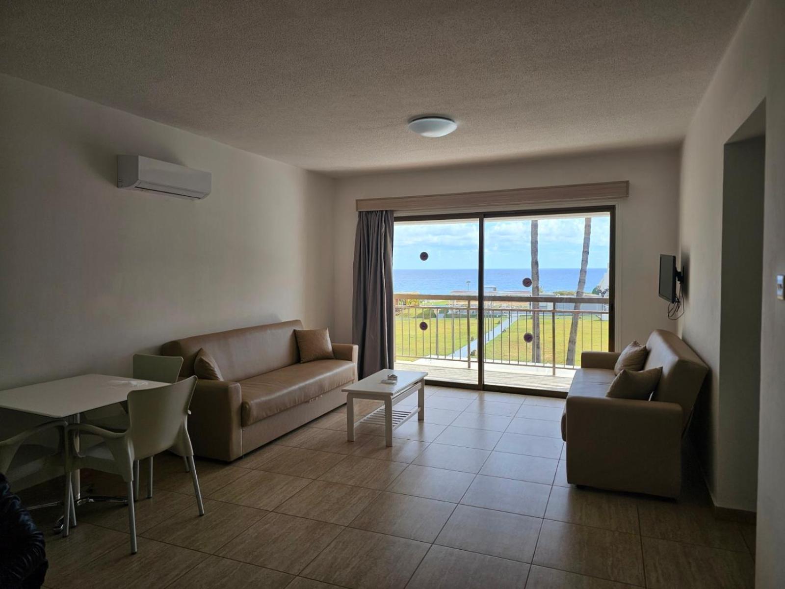 Penelope Beach Hotel Apts Protaras Bagian luar foto