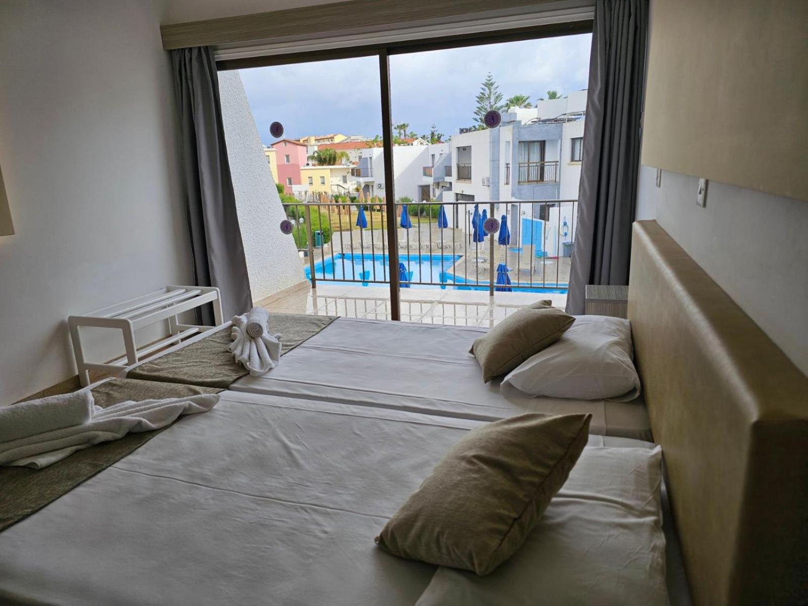 Penelope Beach Hotel Apts Protaras Bagian luar foto